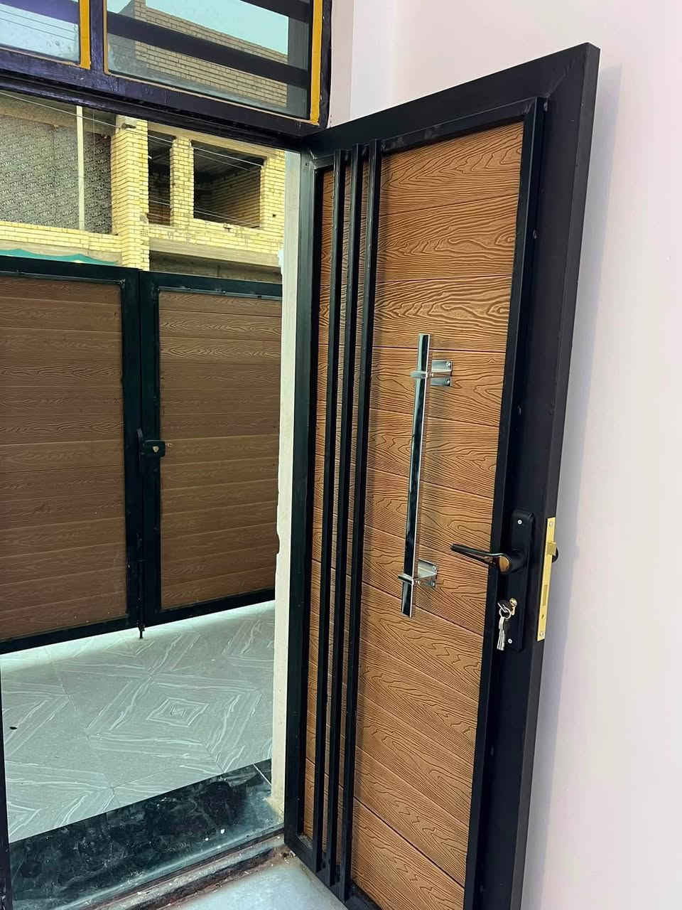 بيت للبيع طابوا زراعي سند 25 على طابوا العامريه المساحه 100م 5x20 
📍المكاسب النصر الاولى الفرع الثاني. 
يحتوي على ثلاث غرف نوم واستقبال كبير ومطبخ وخدمات فوك وجوه السعر 110مليون 

للاستفسار/ ***********
