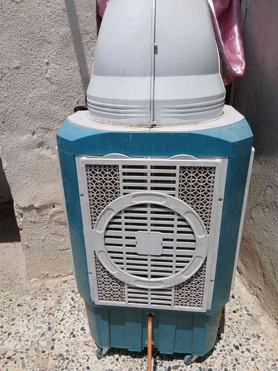 سعرهه ٢٠٠ وبيهه مجال مكان جكوك
هواهه ثلج سبب البيع مكان ماعندي 
*********** بي واتساب

