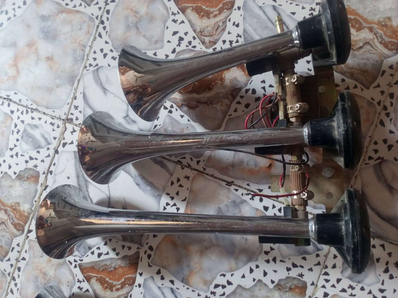 سلام عليكم عندي هذن ولله ماعرف حته سمهن للبيع قيم بل يرضي بي الله شرط مامشدودات جدد،رقم ***********,بي واتساب
