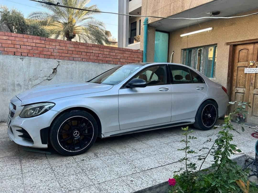 مارسدس c300 
2016 
فول مواصفات تحكم ستيرن بنوراما على طول السيارة ماشية ١٠٠ 
كشنات جلد تدفئة اخوان حادث امريكه فقط جاملغ بس لسياره وضع شركه ابيعلك عوزه كرنك بس لسياره عله عطله ترايه للبصره تحويل شوكت متريد ترايه ناعم يخبل  امانه اسياره احله من لصوره  اخوان سوي تعليق يوصلك لسعر  مكان لسياره بغداد البلديات *********** لخاص مفتوح وبلعافيه عل ياخذه
