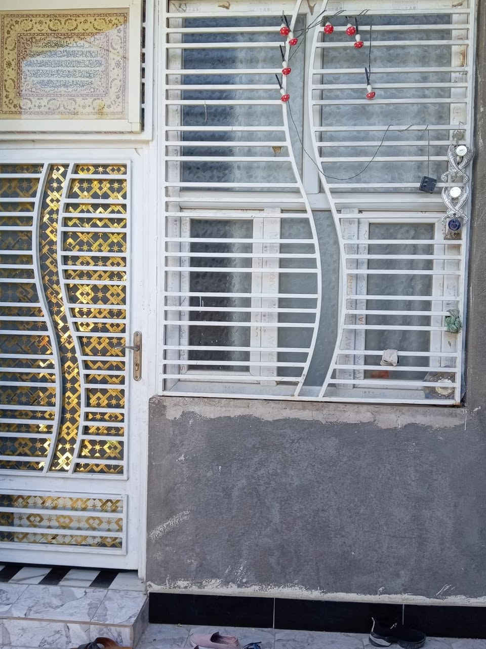 بيت ١٥٠م طابو صرف
 غرفتين وصاله واستقبال ومطبخ بناء جديد 
مقابيل الحديقه قرب جسر الاسكان الصناعي 
للستفسار ***********
