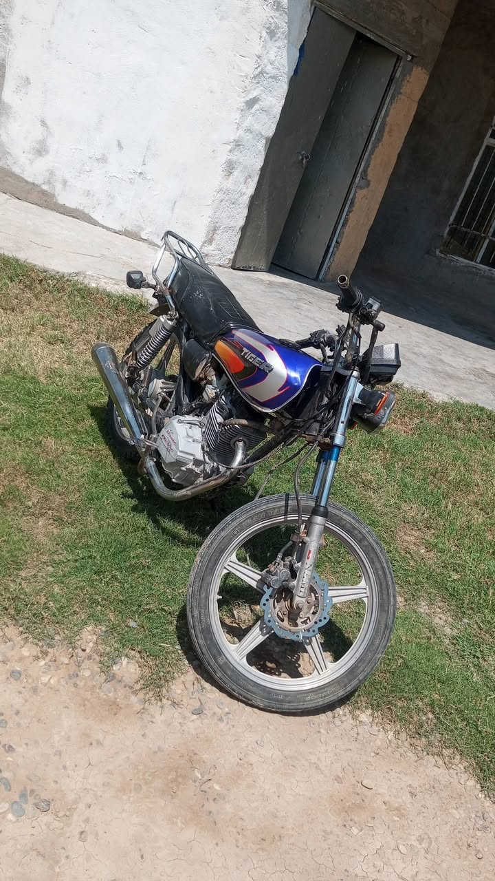 موطور للبيع نامه 5 كير موديل 18 سعر 250 وبي مجال للشراي ***********
