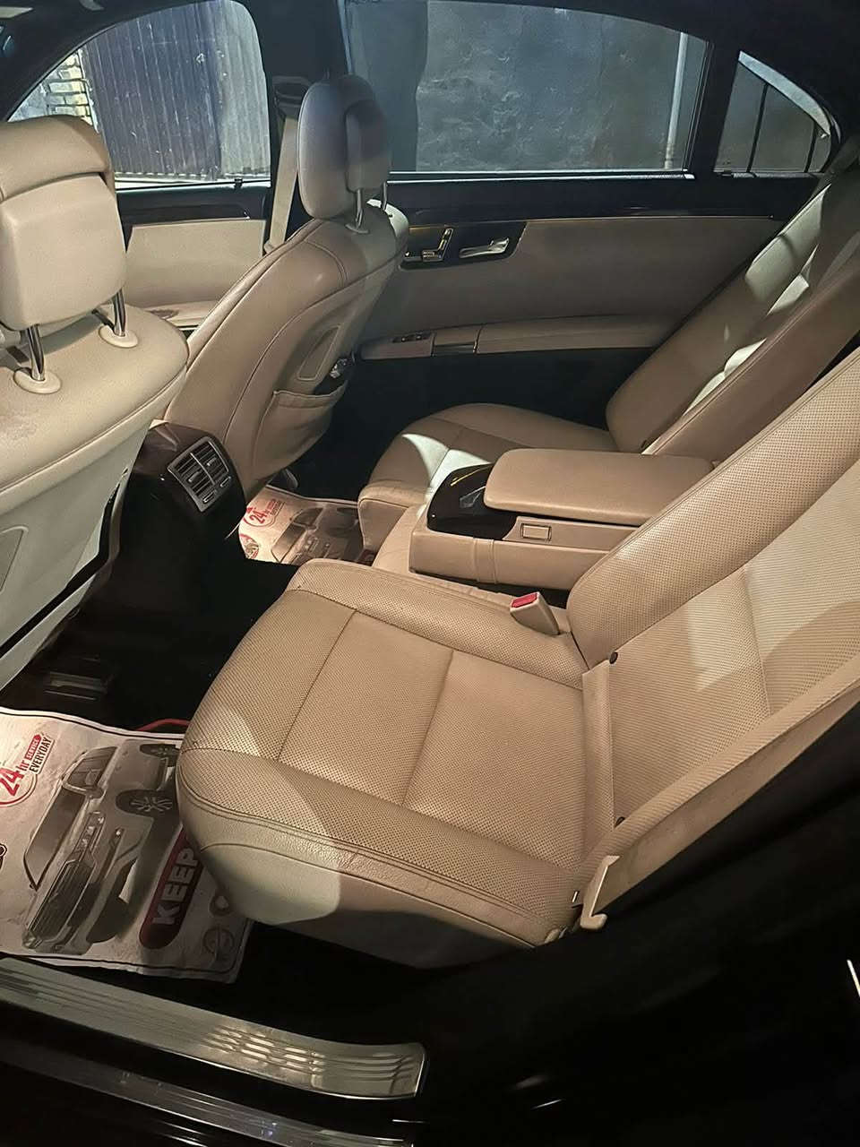 السلام عليكم للبيع فقط مارسيدس S350 لارج موديل11
المواصفات
1- باب طويله
2- ناظرور ليلي
3- بيبان شفط
4- صندوك كهرباء
5- كشن جلد
6- كشنات خزن + تدفئه +كهرباء + ميمري خزن وضعيات 
7- تحديد مسار +قياده اليه
8-تايرات 2 سايز
9- شاشة اعطال
10- تحكامت استيرن
11-لونين داخل سياره بس بلفول كلش يجي
12- بردات جانبيه وخلفيه كهرباء
13- مرايات وسطيه للراكب الخلفي
14- كشنات الخلفيه كهرباء 
15- كشنات تدفئه
16-استيرن كهرباء
17-قماره بانوراما
18- السياره بصمه + دخول ذكي
19- رادار امامي 
20- السياره خليجيه
اخوان السياره مكفوله رقم شمالي  تحويل مباشر
مكان السياره بغداد 
بيع او مراوس حسب قناعه
رقم موبايل ***********
