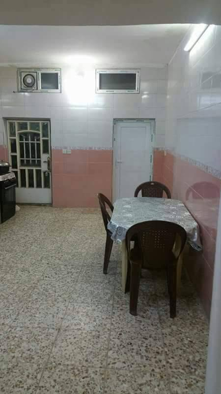 بيت للبيع مساحة١٠٤متر..واجهة ٤ و١٦سنتيم...نزال٢٥...بناء ال٢٠٠٠..يحتاج ترتيبات ..طابقين استقبال ومطبخ ومنور وحمام ..طابق ٢..غرفتين نوم ...حديقة وكراج ..المنصور حي دراغ قرب اسواق الجزائر....سعره ٤٠٠مليون قفل ...***********
