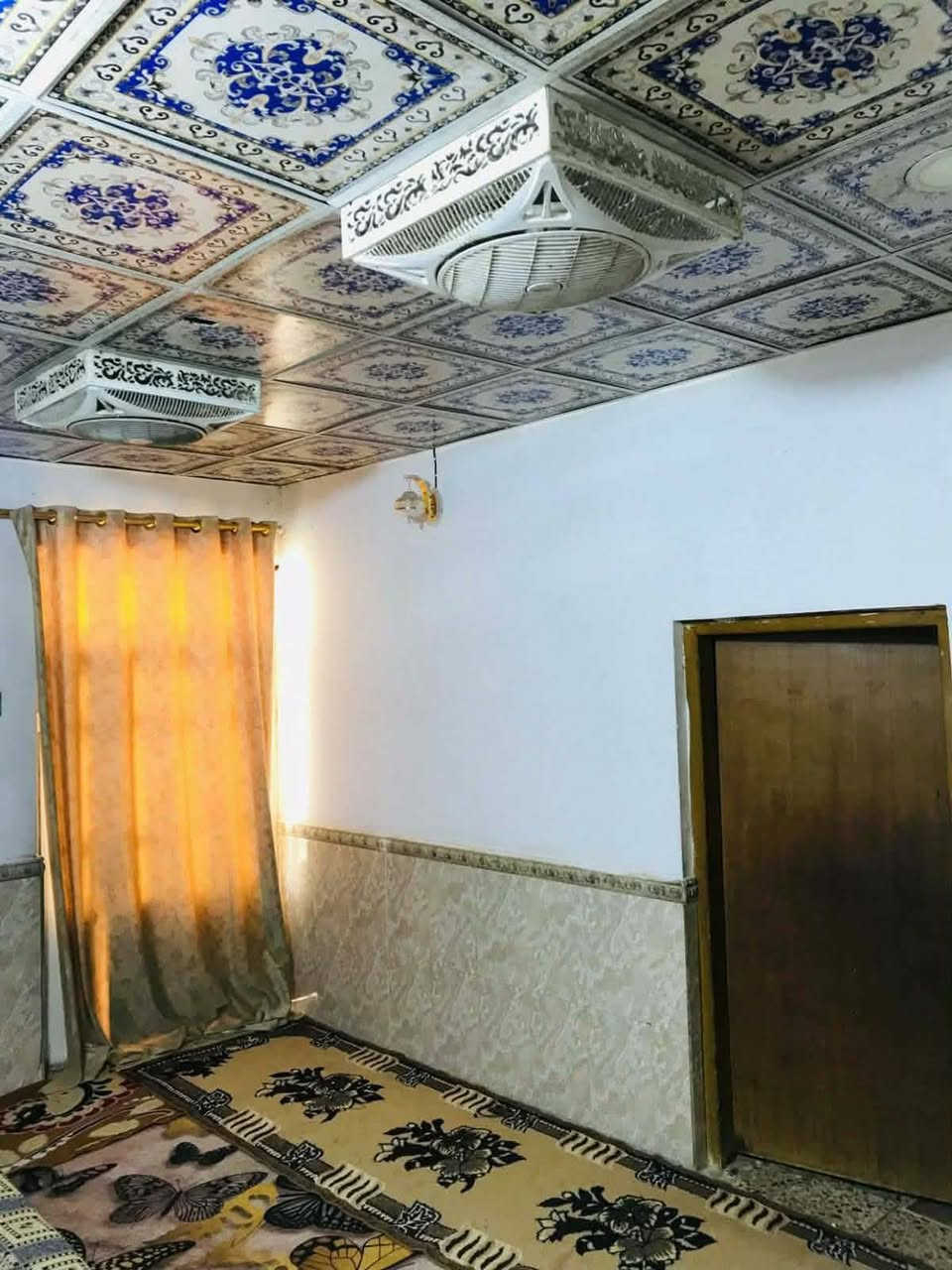 دار للبيع المساحه ١٢٠ متر قرب أسواق طيبه غرفه وصاله واستقبال ومطبخ وتخاريج داخل وخارج السعر ٤٦ مع المجال الاستفسار الاتصال *********** او مراجعه مكتب بركات المصطفى
