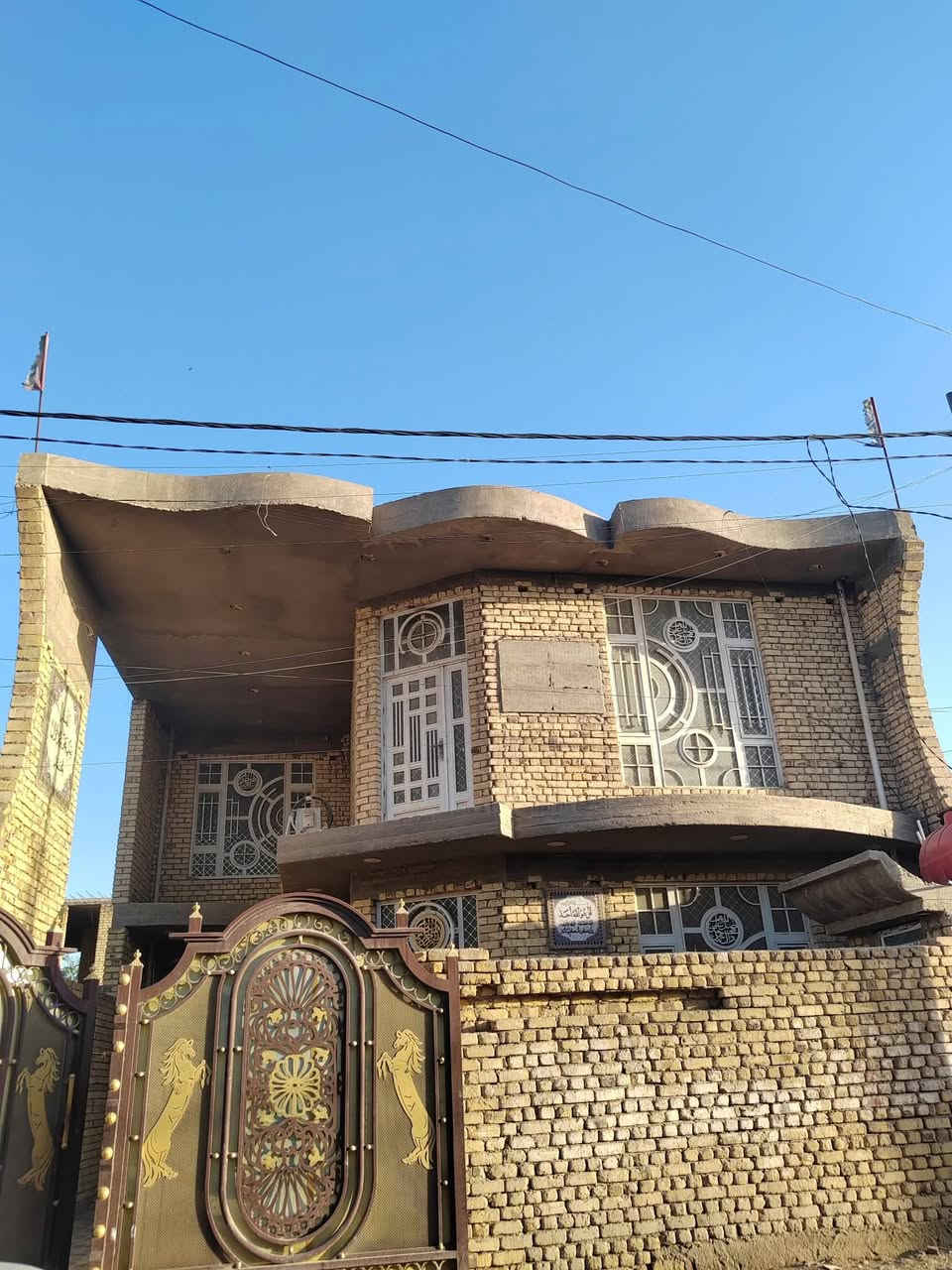 بيت البيع
مساحه ٢١٠
البنيان طابقين بناء حديث
المكان زين لقوس شارع جوبه 
لاستفسار ***********
