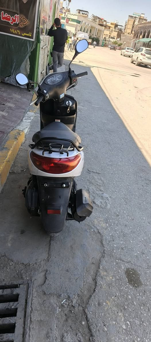 سلام عليكم
دراجه اكزز 
محرك بلادي مامفتوح 
باتري الشركة بلدي 
كفرات تجارية
كهربائيات كله شغاله
مطلعها على ايدي من الحاوي 
السعر مليون
*********** رقم تلفون لتواصل
