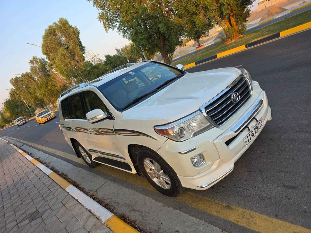 جكساره ٢٠١٣ فول مواصفات رقم بغداد بسمي سياره جديده ماشيه ١٧٠ كم بلاد بيها ٤ قطع صبغ شرط بدون حادث ولا زلغ بل دواخل محرك كير شرط بيع او مراوس السعر ٢٧٥ بي مجال حك الجيه العنوان ديالى بلدروز رقم الهاتف ***********
