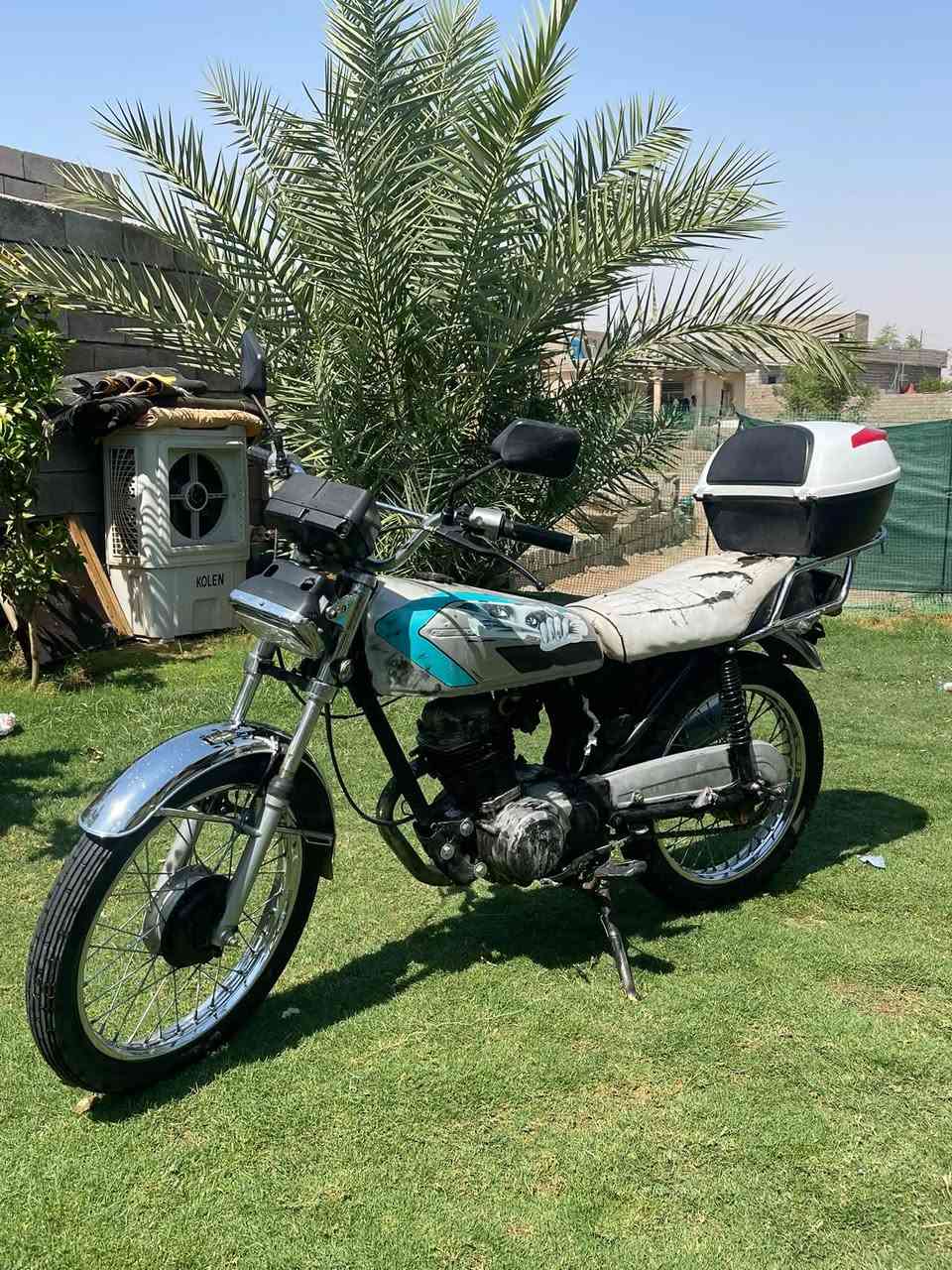 سلام عليكم دراجه لبيع نضيفه حلو شغاله كلشي ما بيهة ناقصهة كهربائيات بس سعر  250 بيهة مجال بطيبين رقم الهاتف ***********
