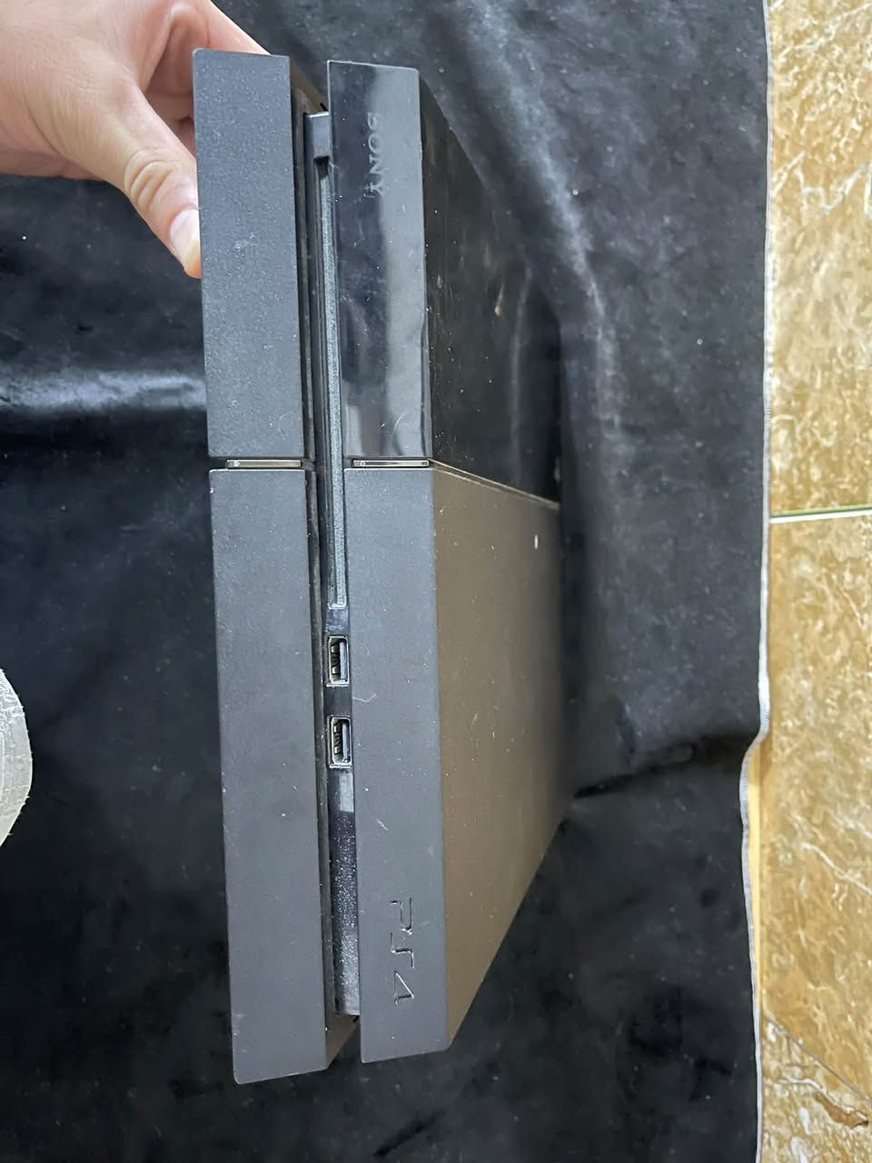 بلي فور فات مهكر
السلام عليكم 
بلي فور فات مهكر ٥٠٠ كيكا 
مفتوح مبدل قاعده HD وتنضيف 
مهكر نطام ١١ 
ويا يدتين تجاريات 
وهارد خارجي ٣٢٠ كيكا 
موجود بي ٤ العاب ومساحة خير من الله باقيه بالهارد وبالبلي
ردد ريدمبشن ٢
جي تي اي ٥ 
رزدنت ايفل ٤
كول اوف ديوتي ولد وار ٢
العنوان : النجف حي الميلاد
الرقم ***********
السعر ٢١٠ كامل .
