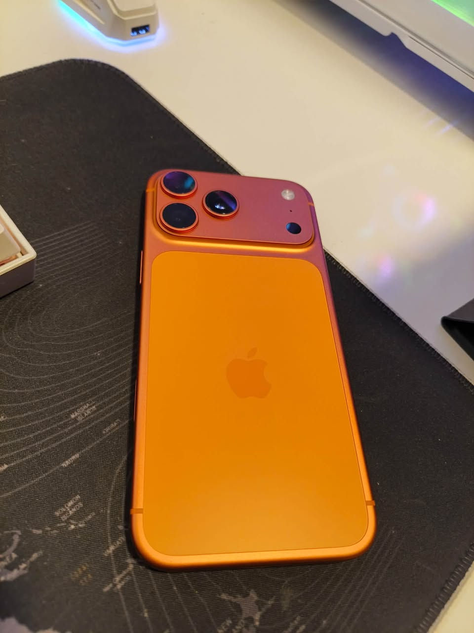 🔥 للبيع iPhone 17 Pro max 🔥
📱 السعة: 256GB
🔋 نسبة البطارية: 96%
📶 يدعم شريحة SIM Card+شريحة الاكترونية 
نسخة / هونج كونج 
🧡 اللون: برتقالي مميز

✅ استخدام خفيف ونظيف
✅ مع العلبة + كيبل 
✅ بيع فقط 

💰 السعر: 1,700,000 دينار عراقي (قابل للتفاوض بالمعقول)

📍 الموقع: بغداد شقق الطالبية 

📞 للاستفسار والاتصال واتس او فون : *********** ✅

✨ حياكم الله، والجاد يتواصل.

