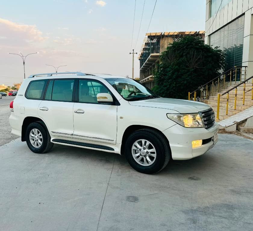 تويتا لانگرؤز GXR
V6٢٠١١فول فول مواسه فات
به سمه گير توماتيل و سلايتو ناو فوميكاو سلاجه و شاشه و كاميره و حاسه و زور مواسه فاتي تر
به ناوي خومه وه  
شوختو ساردو قؤبي نيه
يه كدينار مه سروفي تيا نيه هه مو گياني  وه كو شه ريكه ماوه ته وه له رسمه كان زور جوانتره
سه نه وي نوييه ٤تايه ي تازه ي  ده لوبي شه ريكه گيرو مه كينه و ته قه و ره قه به شه رتي هه مو شتي٢٤٤هه زار روشتوه
دو پارجه ي بؤياغه بؤنيتو جاملاغ بن لايتي قرجيكي هه ي
٢٦١گه لاو كه ميك محامه له 
*********** رانية, السليمانية
