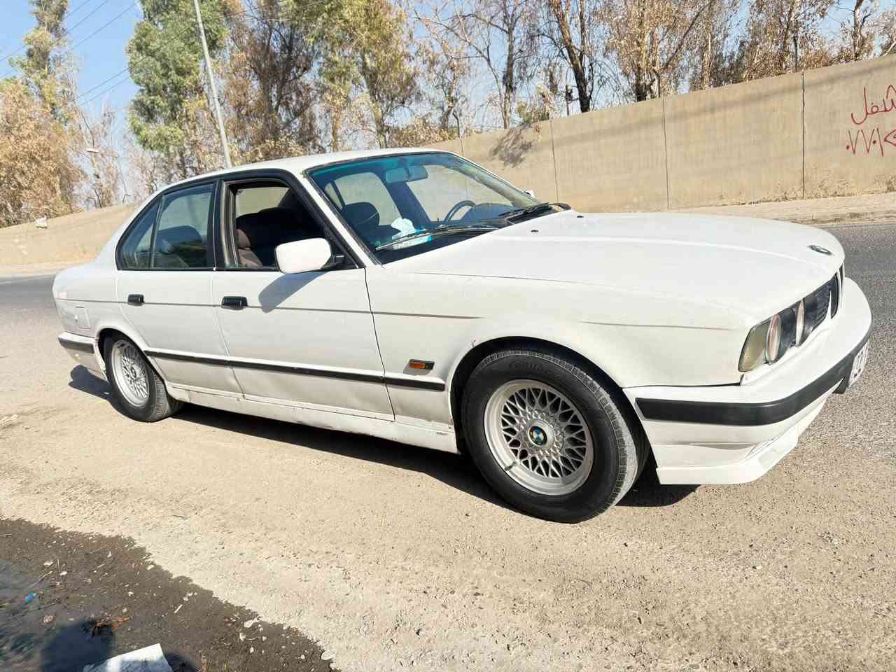 بي ام موديل 1990 رقم اربيل سنويه جديد لحد 2030 كوبون بانزين حجم 525 ia بيها ملاحضات صبغ  صدر دبلات كله جديد  السعر 45 رقم الهاتف ***********
