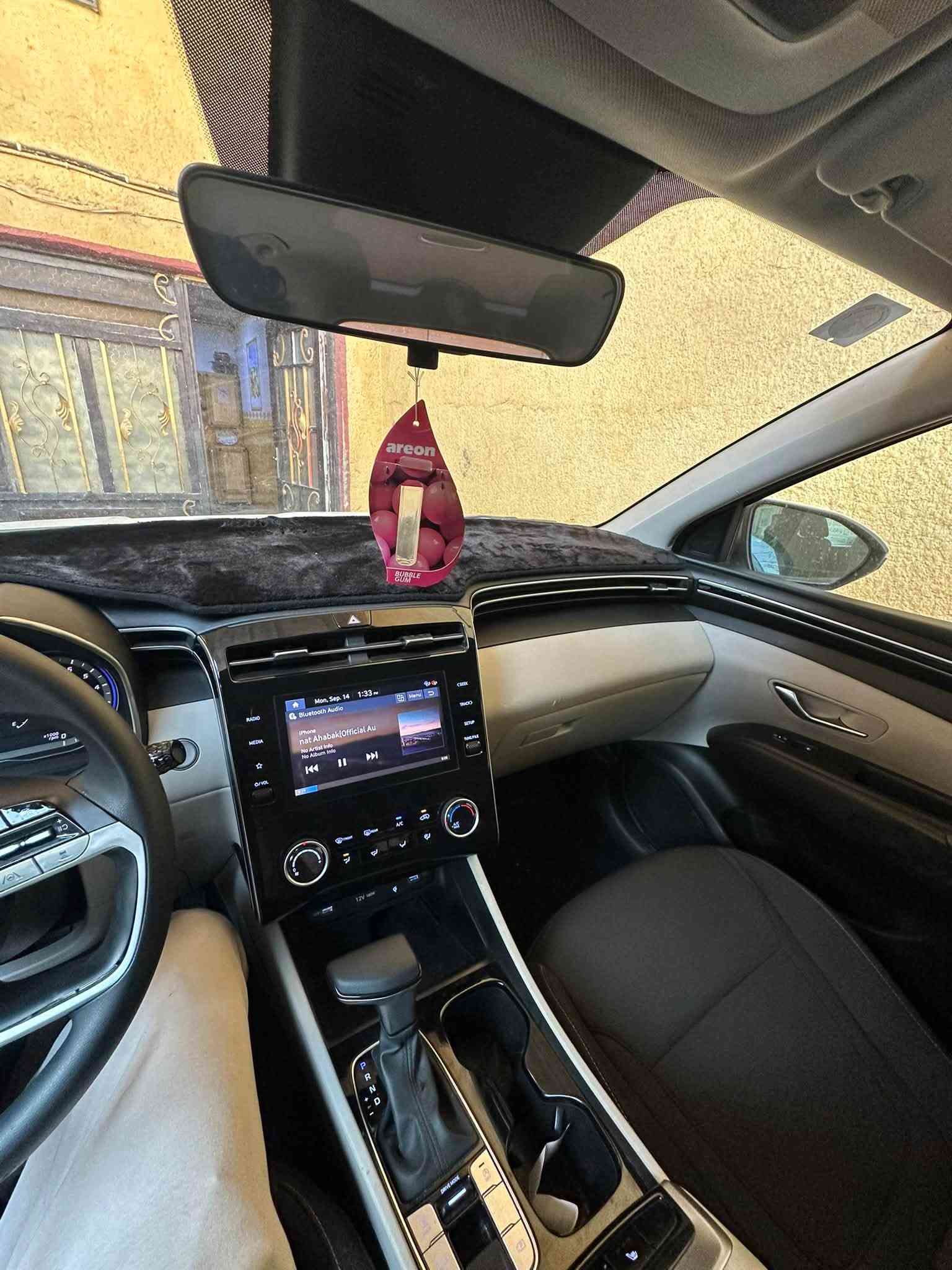 السلام عليكم توسان للبيع مديل 2023وارد امريكي كفاله عامله حته من الزلغ فول مواصفات  عده الفتحه جنطه كهرباء رادارات بصمه تشغل عن بعد دفع رباعي السياره مكفوله صور الحادث موجوده بلمنشور المكان كربلاء مراوس سورنتو 21ال 23 الرقم ***********
