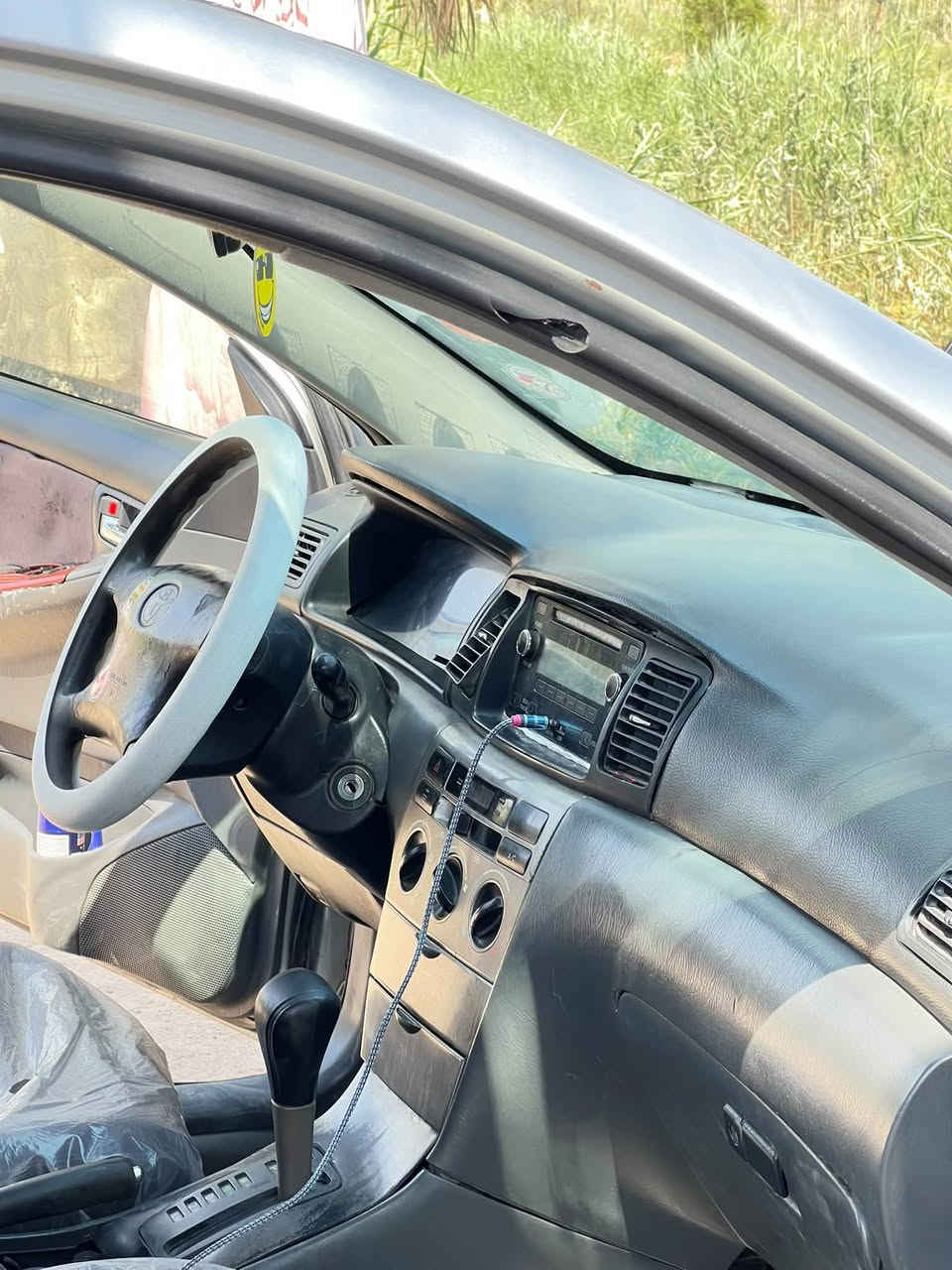 سلام وعليكم كورلا بكاتشو 2006  للبيع سياره جاهزه حداده تخم تاير صارله يومين من شاده تبريد شغال تدفئه  صبغ عام بيهه جاملغ امامي مصلح وشوي بجاملغ الخلفي موضح بصور سياره خير من الله مكينه وكير كفاله رادلهه ترتيب بصيط كلش مكاني بصره الهارثه السعر 70 وبيهه مجال بصيط ***********
