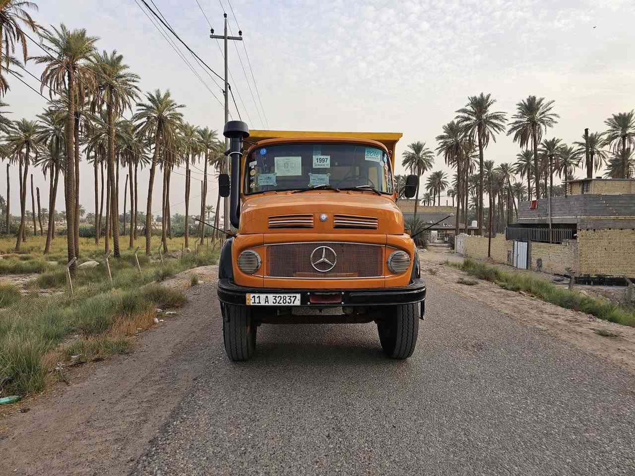 شاحنة • بدون تفاصيل