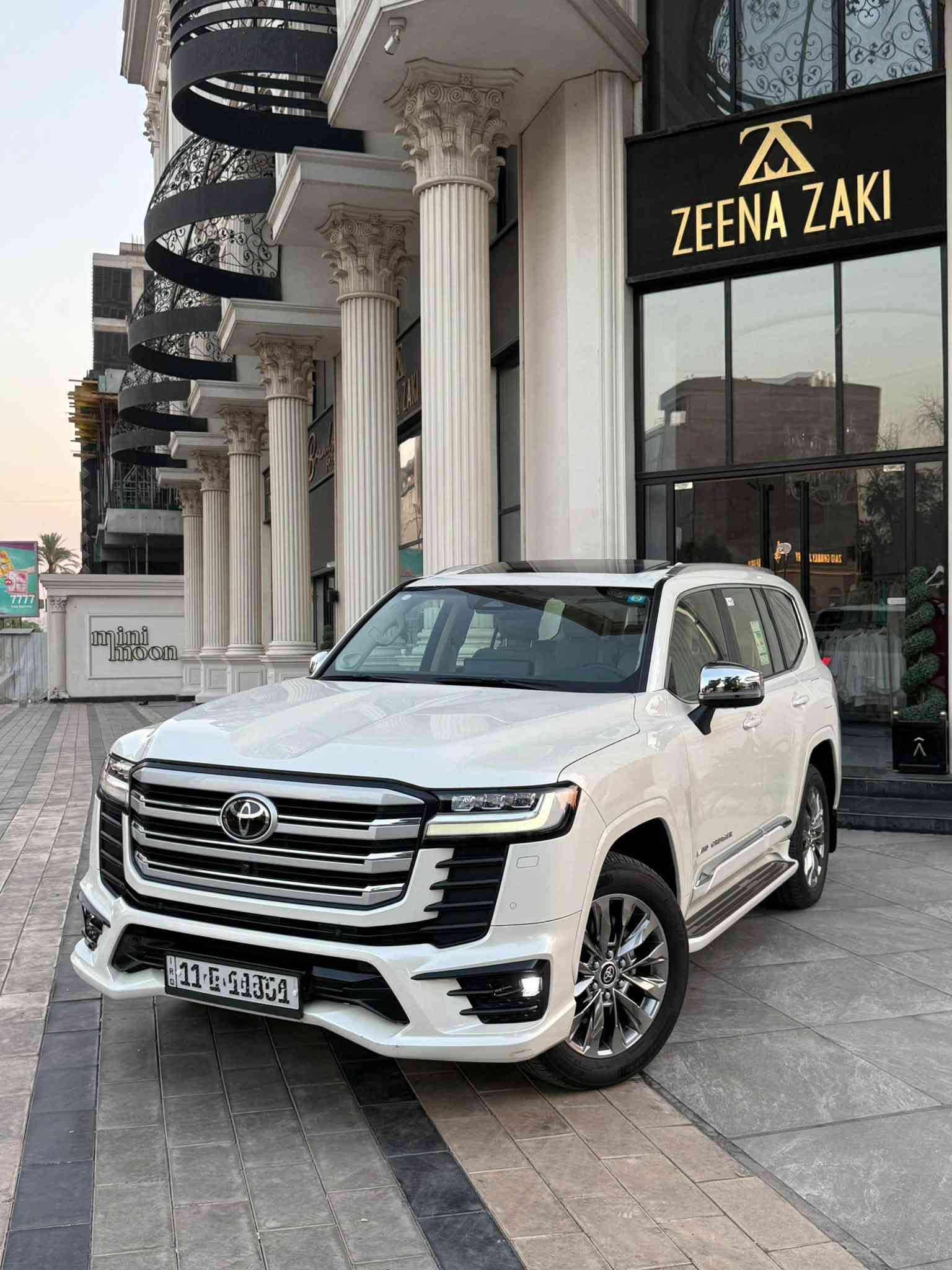 لاندكروز 2025 VX Limited 
السيارة بريم اصل باب اولا
مغلفه ppf من زيرو ضمان 10 سنوات 
كفالة عامة من كلشي 
ماشيه 13 الف كيلو فقط 
السياره بعدهه على وضع الزيرو 
رقم بغداد تحويل مباشر 
السيارة فول مواصفات 1/1 
بيبان شفط 
فلاشات  بل صندوق الخلفي
رادار امامي جانبي خلفي 
نقطه عمياء 
دبل شاحن وايرليس (بريم)
تشغيل عن بعد 
4 كامرات 360 درجة
كراسي امامية تدفئة تبريد
الكراسي الخلفيه تبريد
مكان السيارة بغداد 
رقم الهاتف / واتساب ***********
