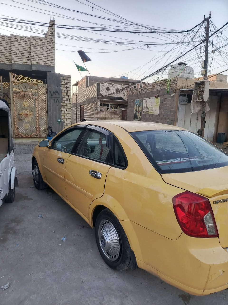 اوبترا ٢٠١١
اصفر بلادي لا صبغ لا معجون لا ضربه 
كير محرك خير من الله
تبريد ثلج
رقم بغداد انكليزي 
تحويل ثاني يوم 
رايدها ب٦٣ وبيها مجال 
***********
