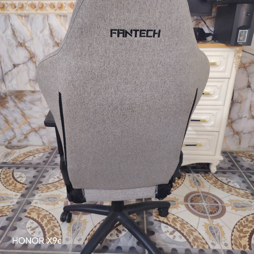 سلام عليكم يولد عدي كرسي فانتك اعلا فئة قماش اريد ابيعة سبب البيع بعت pc
سعرة بالموقع الرسمي 260.000
اني ابيع الك 190.000 ااستعمال 5اشهر ننضيف  كلش  والصور كدامكم ومخداتة موجودة وتوصيل عدي
يولد هاذة هاذا قماش مو قديفة يعني ماتعرك من تكعد علية فترات طويلة ومناسب للطوال
*********** اتصال أو وتساب