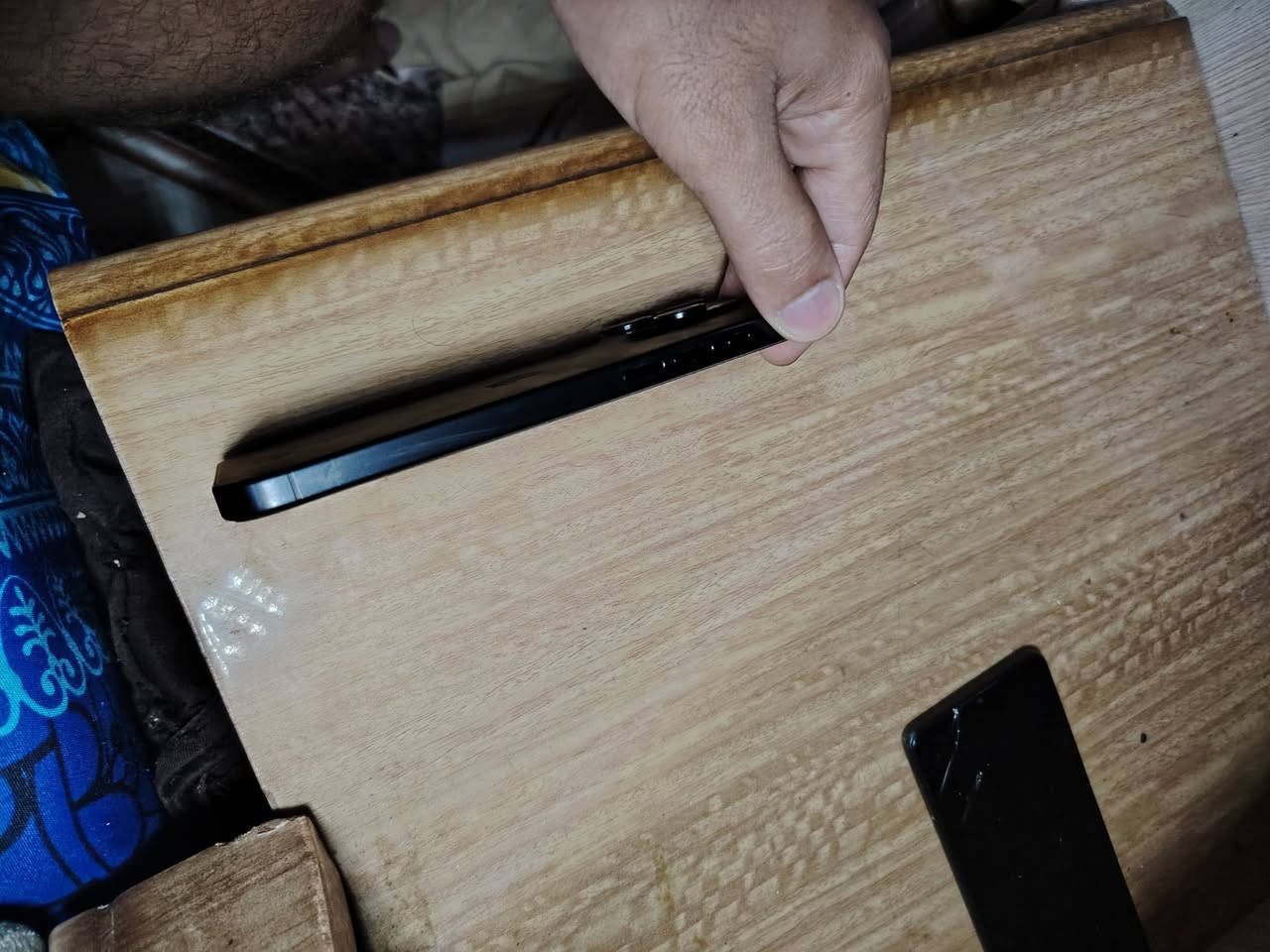 سلام عليكم بيع او مراوس 
ايفون ١٥ برو ماكس وتر بروف شريحه الكترونيه
 بطاريه ٨٧
ذاكره ٢٥٦
سعر ٨٠٠بي مجال 
 جهاز شخط مابي مكفول
مكان بغداد محموديه
رقم ***********
