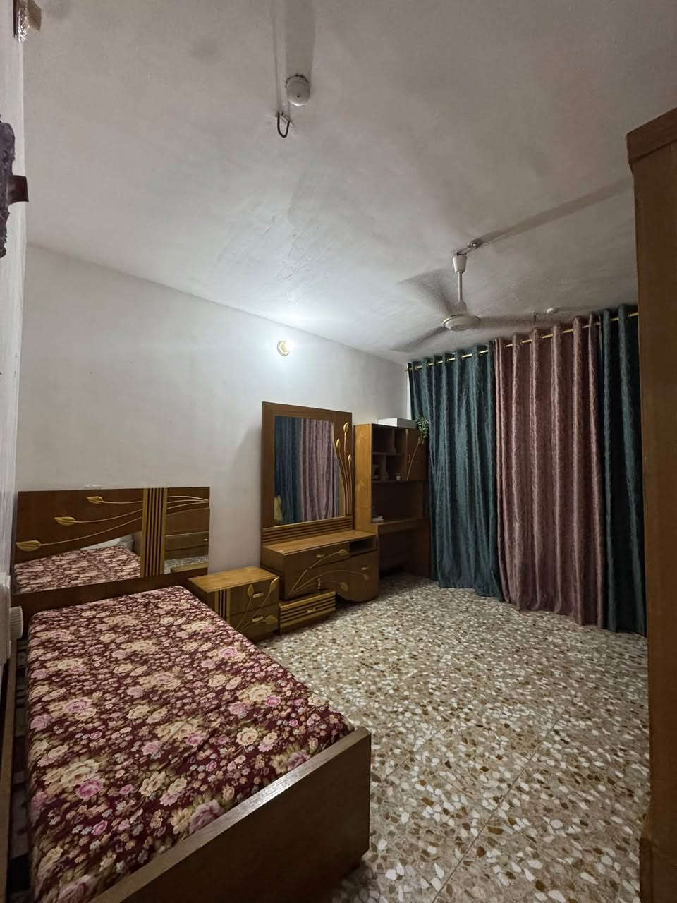متكوّنة من 5 قطع ✨
صاج، شغل عراقي 🇮🇶 بموديل تركي 

• كنتور سلايت
• جرباية نفر
• كومدي
• تسريحة
• رحلة دراسية

💰 السعر: 1,300
📍 الموقع: بغداد
📞 للتواصل: ***********
