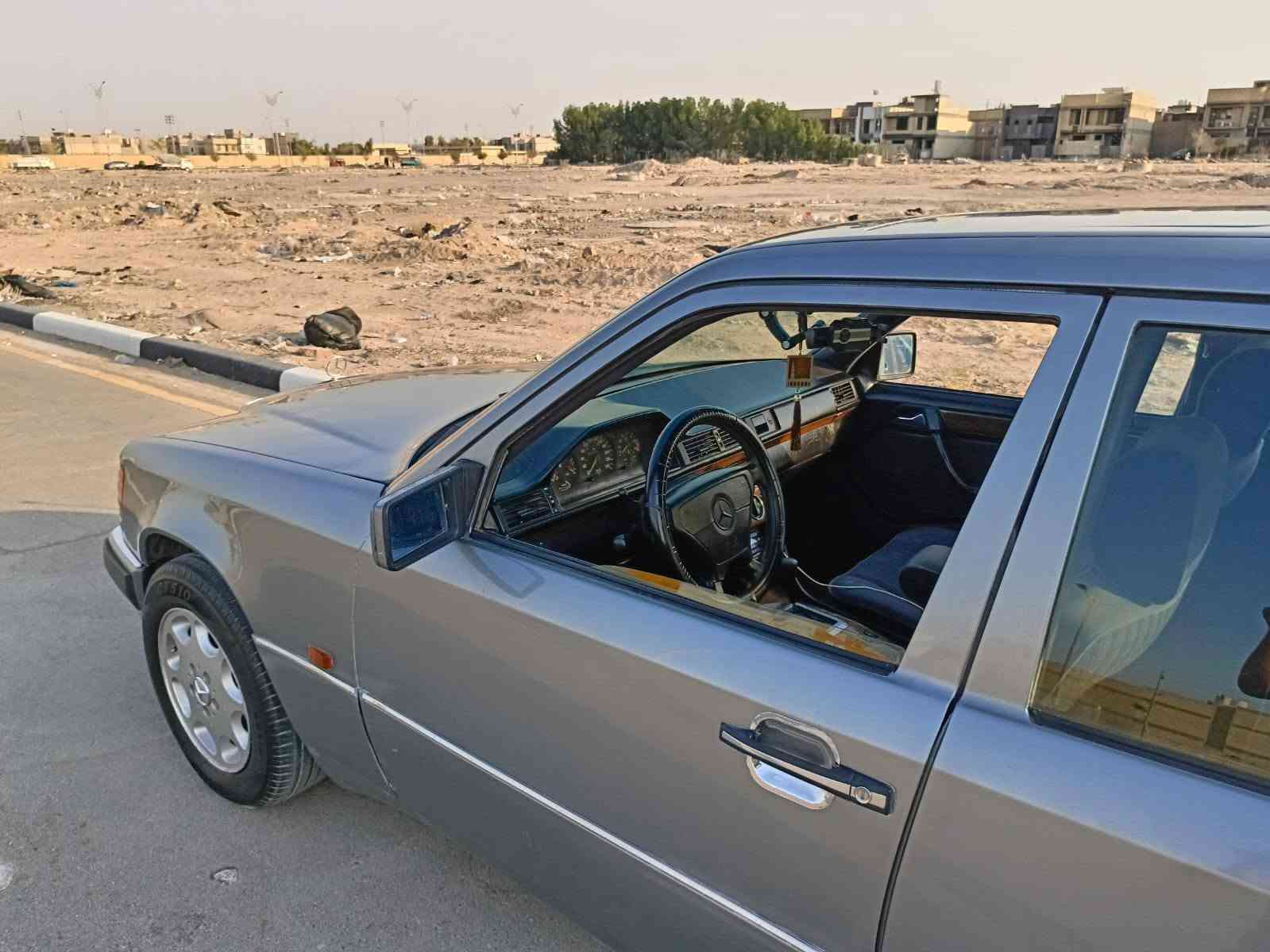 مرسيدس E300 • ١٩٩٠ • ما مصبوغه