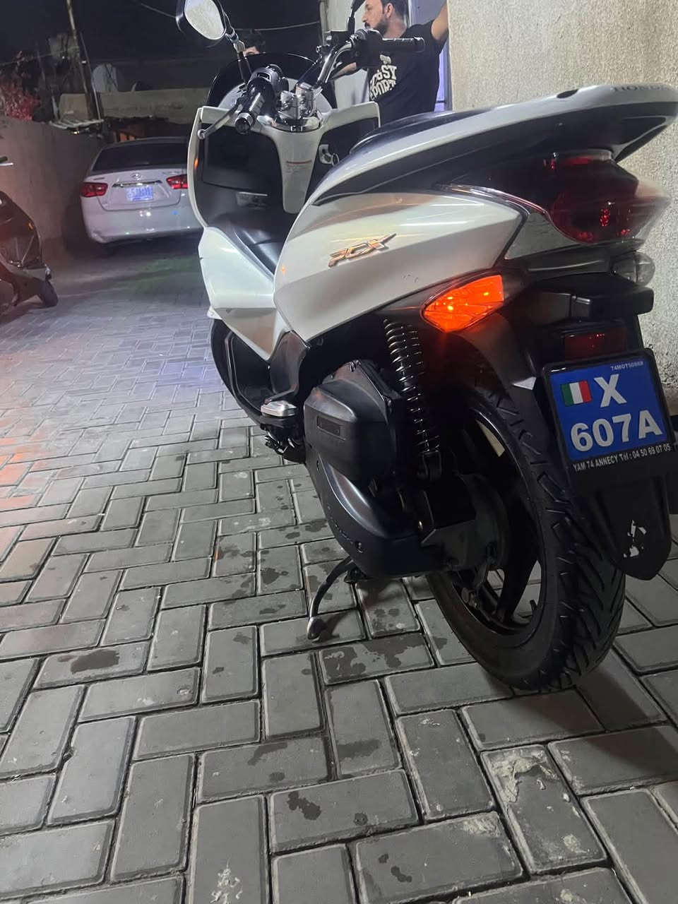 السلام عليكم PCXجيل اول مكينه 125ممفتوحه بلاديه نضيفه مابيها اي نقص فقط الترايش موجودات بس يرادلهن فايبر ليط تعبانات ودكمه كلوب نكره سلف بكل وقت السعر مليون و200 وبيها مجال العنوان بغداد جامع النداء متواجد خاص او للاتصال ***********
