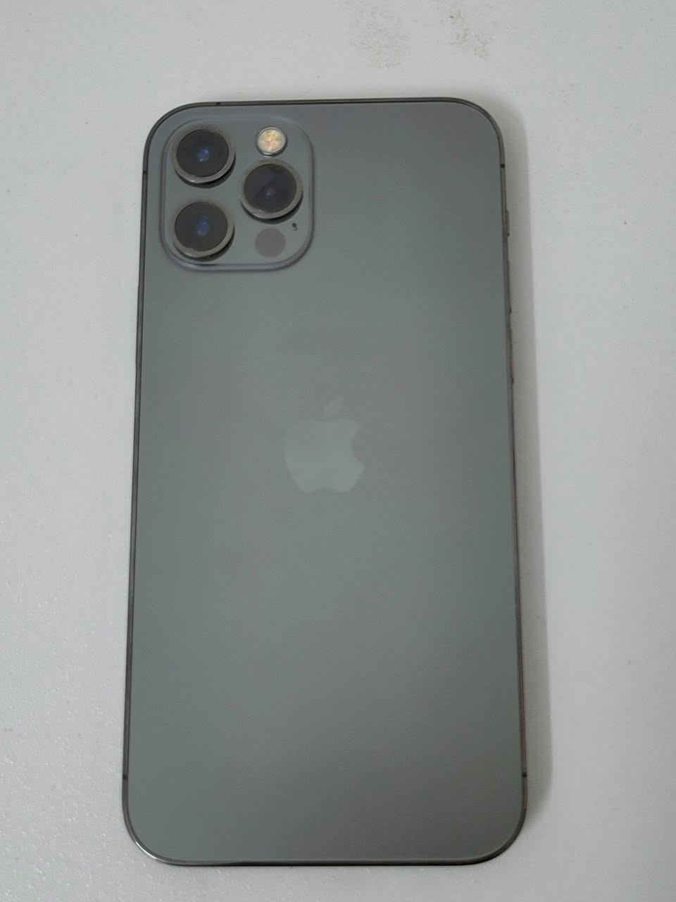 📱 للبيع: آيفون 12 برو (iPhone 12 Pro)
✨ المواصفات:
الموديل: iPhone 12 Pro (آيفون 12 برو)
السعة التخزينية: 256 جيجابايت
النسخة / الإقليم: شرق أوسط (Model: MGMP3B/A)
اللون: رمادي فلكي / رصاصي غامق (Graphite)
الحالة: مستعمل بنظافة ممتازة، شغال بالكامل بدون أي مشاكل.
💵 السعر: [خاص الشراي بي خير ويدلل]
📍 الموقع: [الديوانية حي الجامعة]
📞 للتواصل والفسار: [***********]
