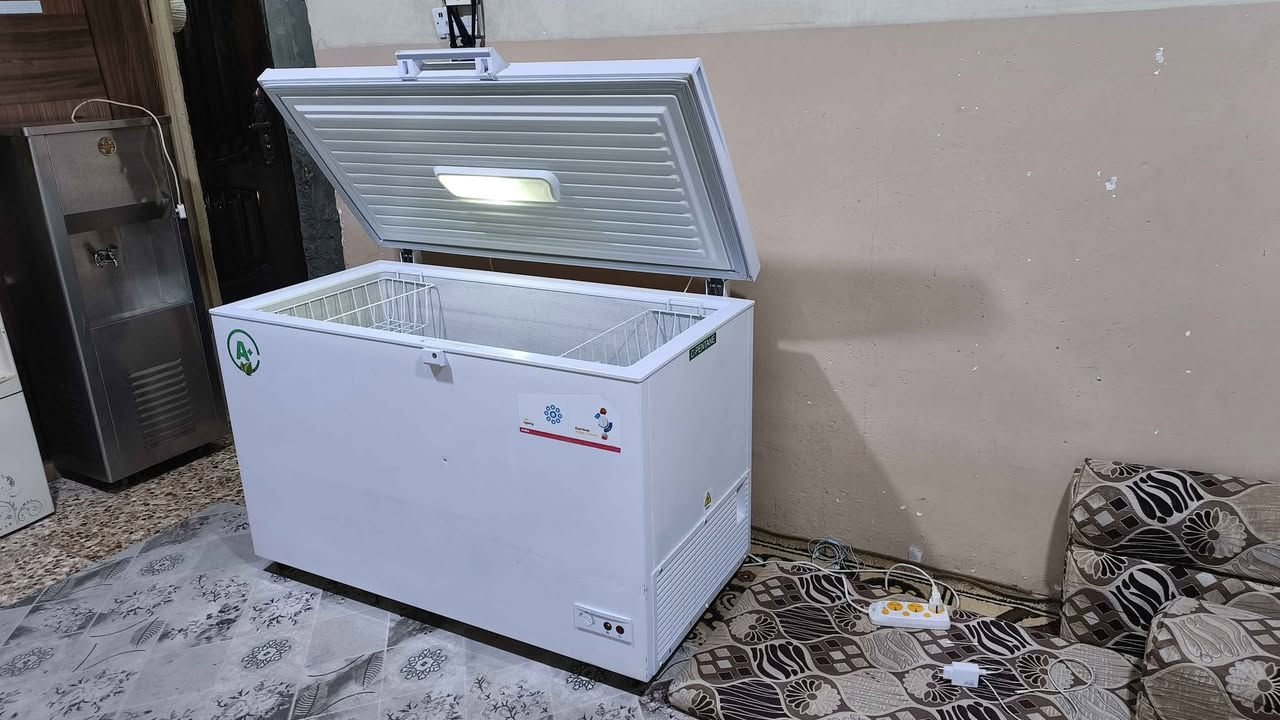 فريز نضيف جداً وحجم كبير تجميد خير من الله عالفحص 350معقل *********** البصرة, العراق
