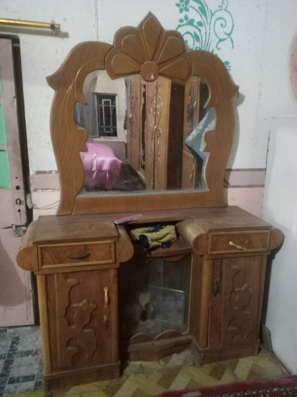 السلام عليكم غرفه اخشاب كامله للبيع تسگام المهناويه الطحينيه الاستفسار على الرقم ***********
