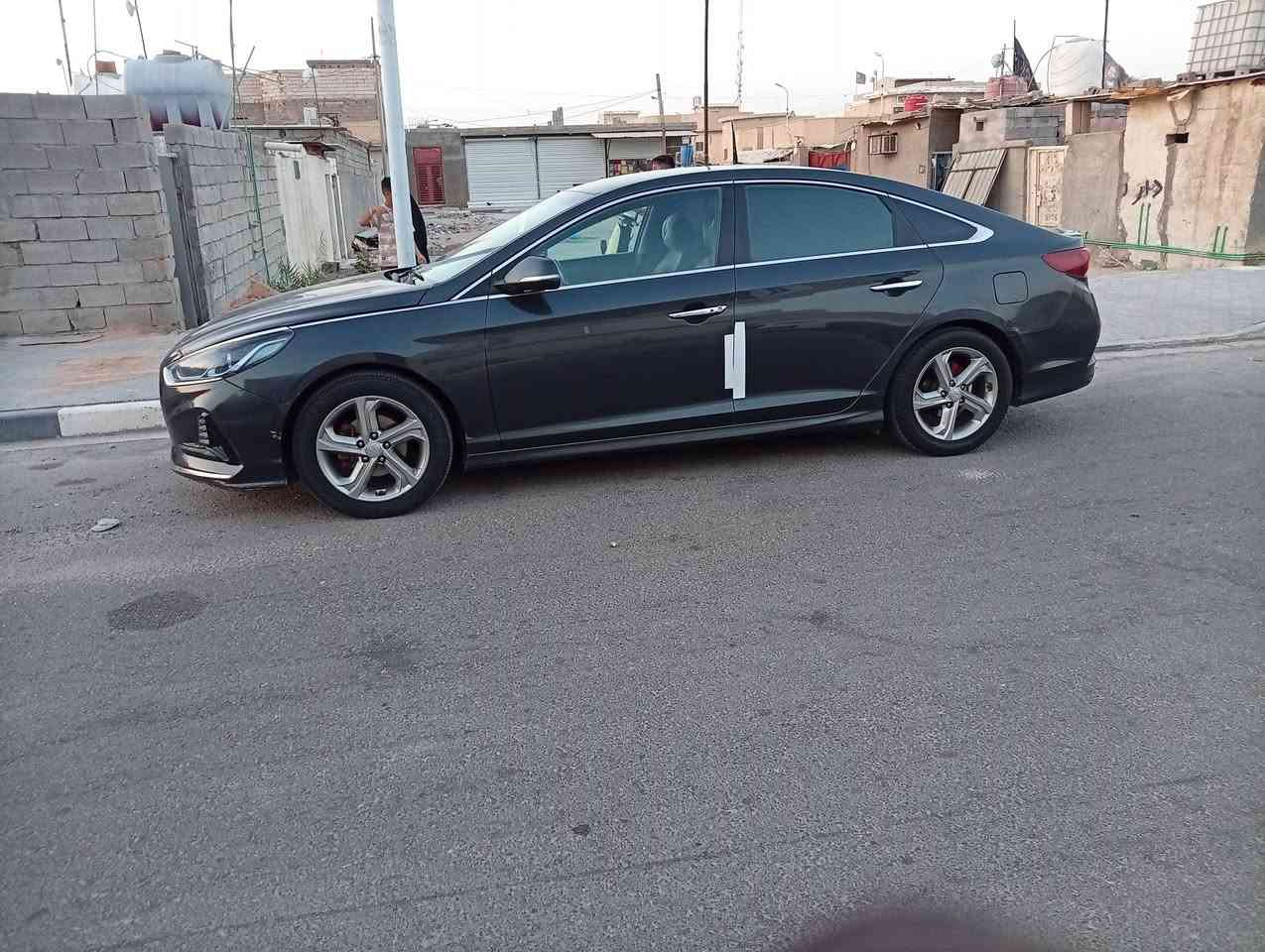 يالله السلام عليكم  

للبيع سوناته  2019 وارد كوري 
محرك دوش 2000

سياره حره بسمي سنويه جديده تنتهي ب2031

حادثه بسيط جاملغ ايمن فقط 
و الصفحه اليمنه مصبوغه 
الوارد كوري يجي ما مكفول من صبغ  

بدون ارباك شرط 

- مواصفات السيارة 1/1 

- بصمة تشغيل

- بصمة ابواب

- بصمة جنطة

- نظام ترحيب عند الاقتراب

- تبريد ابيانو

- سستم نيكل كامل

- شاشة

- كامرة خلفية دوارة

- كشنات كهربائية

1- مكينه  2000 دوش   لمرغوب وضع الشركه  ماشيه 120حقيقي 

2- كير  وتماتيك وعادي ATMالمرغوب 

3-  نضام عدم الازعاج بلتبريد  يعني اذا اجاك تصال ينصه صوته ويرجه لوضعه عند انهاء التصال تبريد امامي منفصل  تتحكم  بلبروده  مال سائق والصدر 

4-  حساس امطار 

5- شاشه بلدشبول لاضهار الاعطال 

6-   3  وضعيات للقياده

7-  اناره واشاره ترحيب عند القترات 

8- سمارت روز يعني تثبيت السرعه ذكي 

9- سماعات 10 انفتي مضخم صوت 

10- الايت نضام  highbeam  يعني تصعد وتنزل العدسه معى الطريق وتماتيك

11- حساس تايرات   +تخم تاير جديد 

12-نضام ABS مانع انزلاق

13-مري تعميم ضد الاضائه العاليه  + بلو لينك + باب كراج +  مكالمه طوارئ

14- نضام الملاحه

15-  انضمه للقياده  SPORT   و  ECO  اقتصادي   

 وسبورت عادي وتفاعلي 

16- تحديد موقع السياره  GBS

17-مخارج شاحنه واير ليس   وبلوتوث و USb

18- حاكيه بلاديه

سيارة جداً حلوة ونظيفة ومابيها اي  نوواقص.........

-----------------------------------------السعر 127  وبيه مجال شي بسيط ......مكان سياره بصره  ....

واتساب ***********
