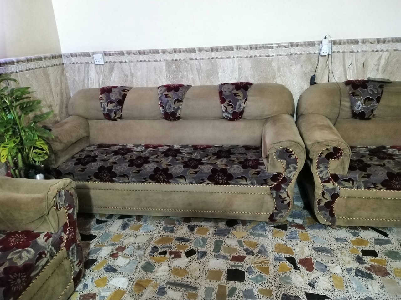 تخم كلش نضيف سعره 100الف مستعجله علا بيعته مكانه الدوبجي 10مقاعد هاذه رقمي 
***********
