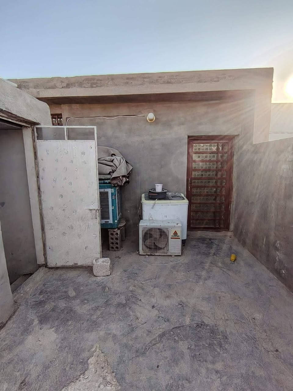 بيت 50متر طابق ونص للبيع بالكوفه منطقه البراكيه شارع علگم بناء طابوك صب كونكريت جاهز من كلشي ماء كهرباء بس جيب غراضك وتعال للتواصل ***********
