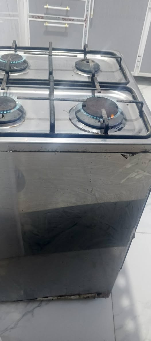 سلام عليكم طباخ بشكل نظيف وفرن شغال مابي كل ضرر ب ٨٥ الف
