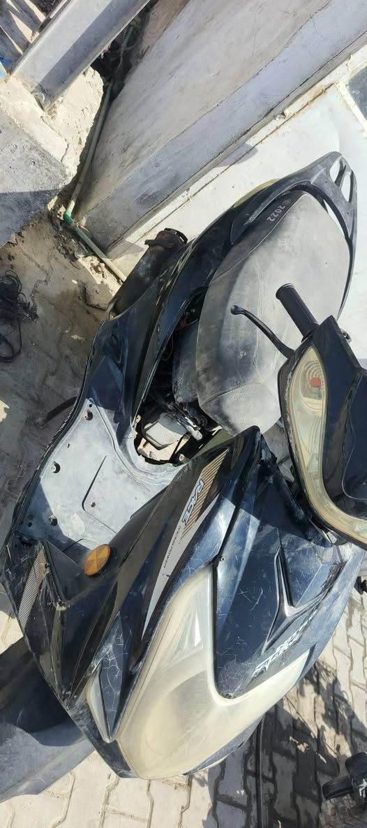 دراجه للبيع مديل ٢٢ محرك.مبدل بي زنجيل بس نكره سلف مكينه ناعمه شلعه مشي فول كهربائيات كلها شغاله نقصها فقط عرموطه مال هندر باقي كفراتها موجودات سعر ٣٠٠ وبيها مجال مكان نجف ابو صخير ***********

