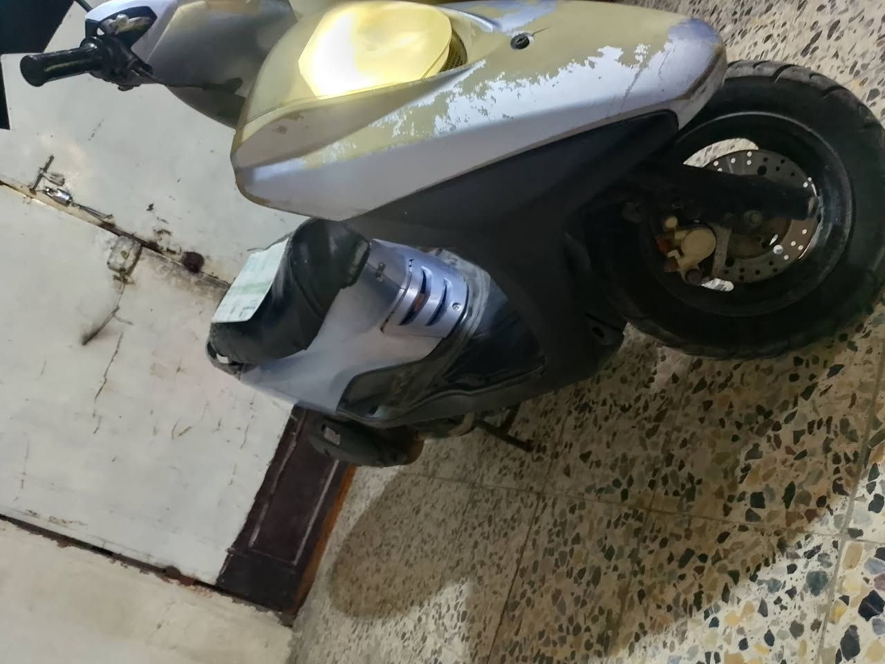سلام عليكم دراجه بريز كابريتر دراجه شغاله سلف و هندر و كهربائيات بس بيه خيط دخان و كلج فقط اضملك ما بيهة بكن لو كسل لو كفر تجاريد رايدهة ب 450وبيهة مجال الشراي بغداد الشعب حي اور ***********مستعجل على بيعتهة و مكينه ما فتوحه قبل

