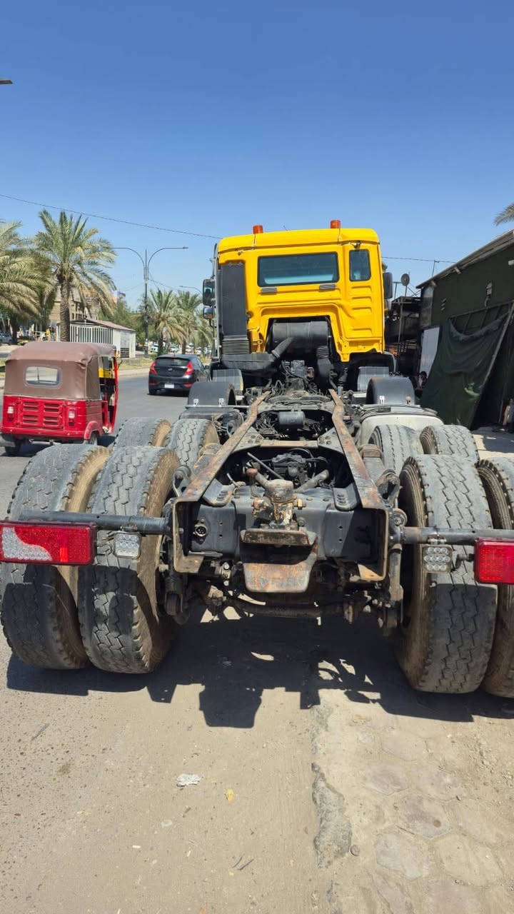 السلام عليكم
مان تيكا مديل 2006
حجم 430/41 كير 4×4 
مجموعة جياف من خمس فحلة على 22 ونص 
كير وكلج جديد شادهن مكينة وشاصي وقمارة كفالة عامة 
السيارة تقرة قلاب بل سنوية 

مكان السيارة بغداد 

***********

