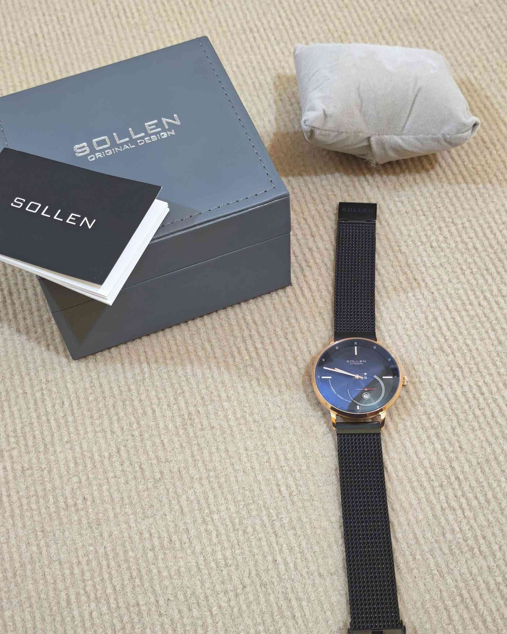 يا الله
شباب مزاد يبدي المزاد من 80 ألف وشتوصل بالعافية 
***********

نص مكتوب في الصور:
- PRODUCT SPECIFICATIONS Case Diameter: 42mm | Thickness: 14mm Waterproof: 3ATM | Band Length: 210mm | Mirror: Mineral Glass | Movement: Automatic Mineral Glass Scratch Resistant 3ATM Waterproof Automatic Movement 42mm Diameter 14mm Thickness 210mm Band Length Perfect Gift for Men