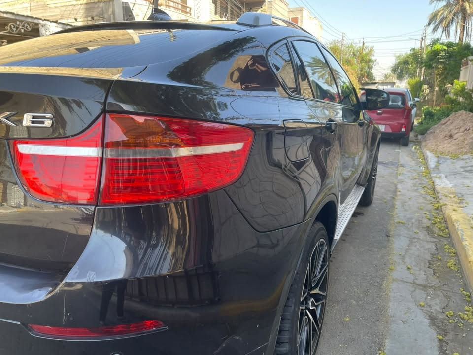 السلام عليكمBMW. x6موديل 2009 خليجي بيه قطعتين صبغ على ربع ربع  سياره فول 1/1مكينه كير جدد 8سلندر منضومه تبريد قبل شهر مبدله جديده سياره حلوه وجاهزه السعر 115$وبيه مجال للبيع فقط مكاني بعداد***********
