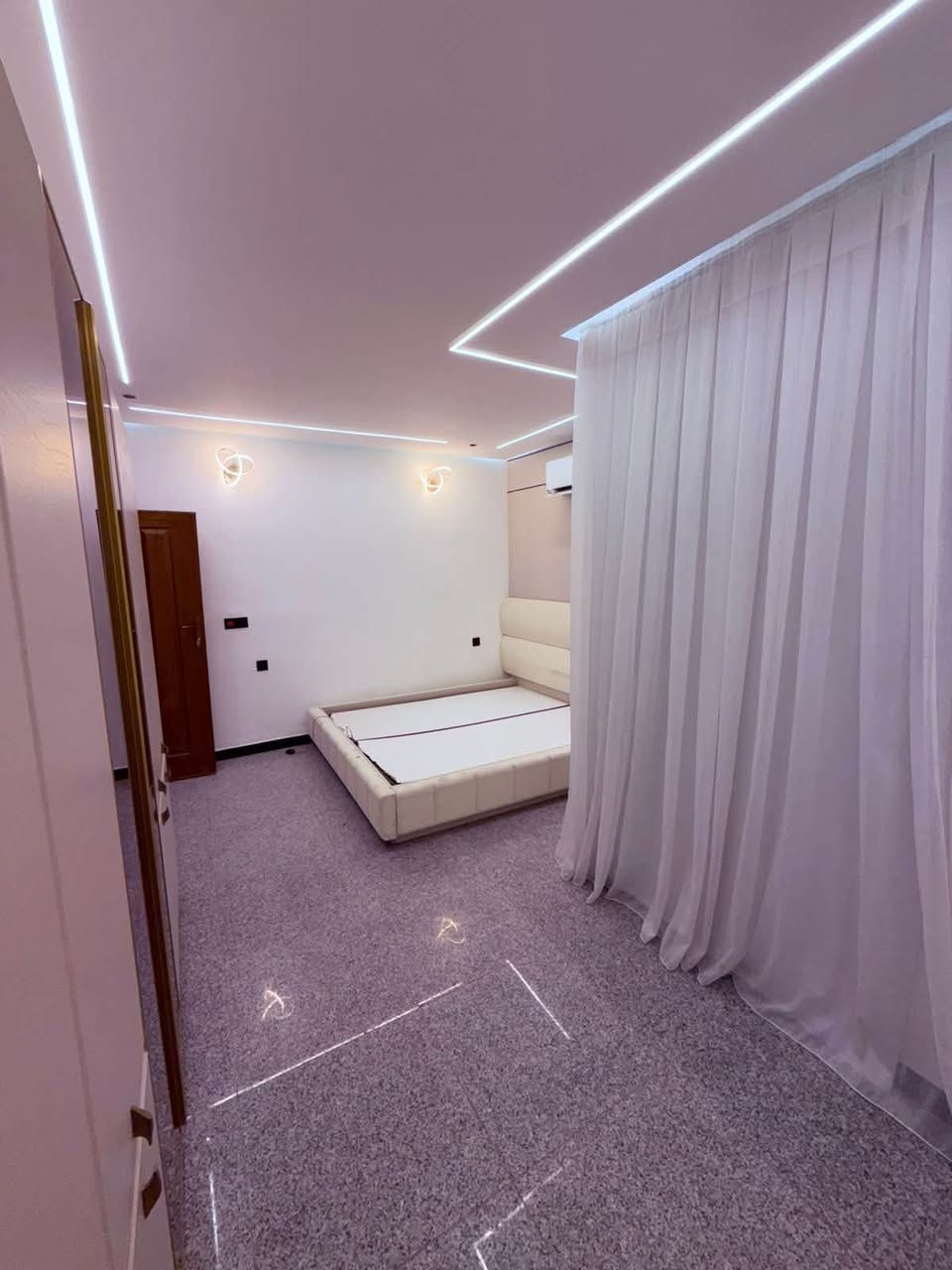 🏡✨ للإيجار | بيت مؤثث بالكامل في السيدية ✨🏡

إذا تبحث عن بيت مرتب، مؤثث وجاهز للسكن بموقع مميز، هذه فرصة مناسبة لك 👌

📍 السيدية – موقع مميز
📐 المساحة: 80 متر
🛏️ غرفتا نوم
🛋️ صالة مرتبة
🍳 مطبخ
🚿 خدمات
🛋️ الأثاث الموجود في الصور مشمول
🛣️ يقع على شارع بعرض 20 متر

✨ بيت جاهز للسكن دون عناء التأثيث
✨ موقع جيد وشارع واسع
✨ مناسب للعوائل الباحثة عن الراحة والاستقرار

📞 للاستفسار والتفاصيل:
مكتب المصطفى للاستثمار والتطوير العقاري
📱 ***********

🔥 الفرص المميزة لا تنتظر طويلاً… اتصل الآن واحجز موعدك للمعاينة.

#السيدية #بيت_للإيجار #بيت_مؤثث #بيوت_للإيجار #عقارات_بغداد #عقارات_السيدية #إيجارات_بغداد #بيت_80م #عقار_للإيجار #مكتب_المصطفى #المصطفى_للاستثمار_والتطوير_العقاري #عروض_عقارية #عقارات
