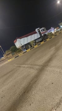 شاحنة • لا تفاصيل
