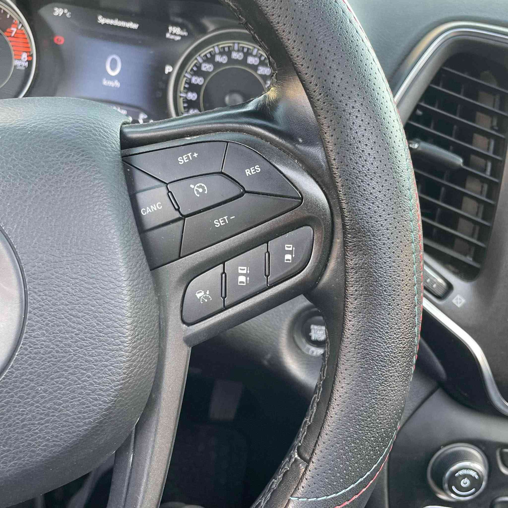 jeep cherokee 2020 trailhawk فوول بينه قس له مواسه فات سه ياره كه به كلين دا خل بوه بيئه رباگ كوشن ساردو گه رم وخه زنه سيسته م ساوند ئه لپينا را دار گه روره  سندوق شاپ و شه فت  ده بل ئه كسل قو فلى ئه كسل  پينج مؤدى ليخورين  پانوراما  زؤر موا سه فاتى تر —نرخى ١٨٠ مه جال —ژماره ته له فؤن *********** أربيل, العراق
