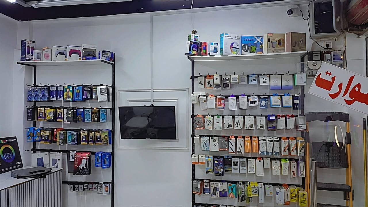 محل موبايلات • شارع الحسينية • بضاعة جديدة