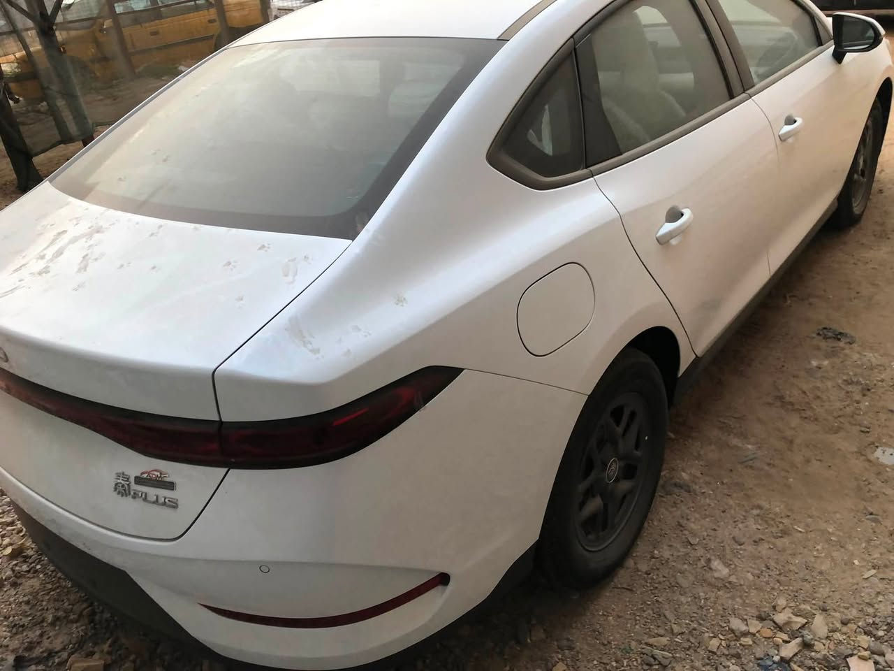 السلام عليك للبيع BYD نوع جن بلاس  صالون مديل ٢٠٢٥ السيارة بدون رقم زيرو داخل ابيض معروف مواصفات الجن بلاس السعر ٢١١٠٠  للاستفسار الاتصال على الرقم *********** بي واتساب مكان السيارة بغداد الرصافة حي البنوك
