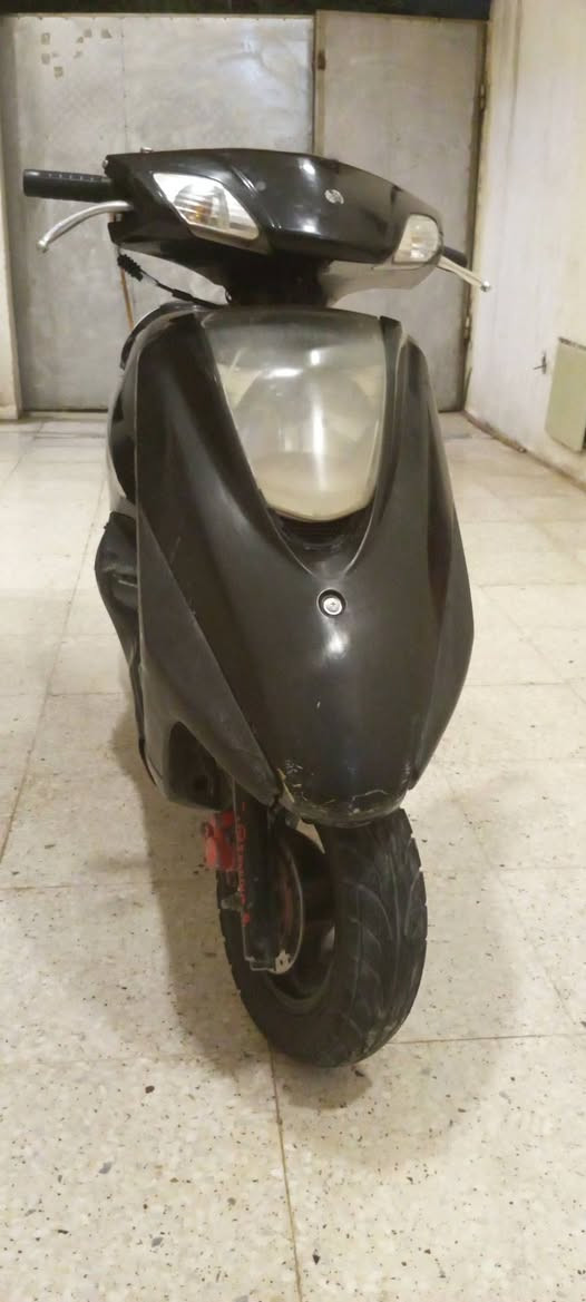 السلام عليكم
درااجه بريز فـول جـداده 
بيهه فطـر ب الكفرر الاماامي وحتـة ممبيـن
اادراجهه كلهه ختم وااحـد مكينـه برغـي ممفتـوح بيـهه
اورااقه كلهه كاملهه
عنـواني بغـداد العبيـدي 
***********
سعـرهه ب650بيهه شي كلش قليـل حك الجـيه
