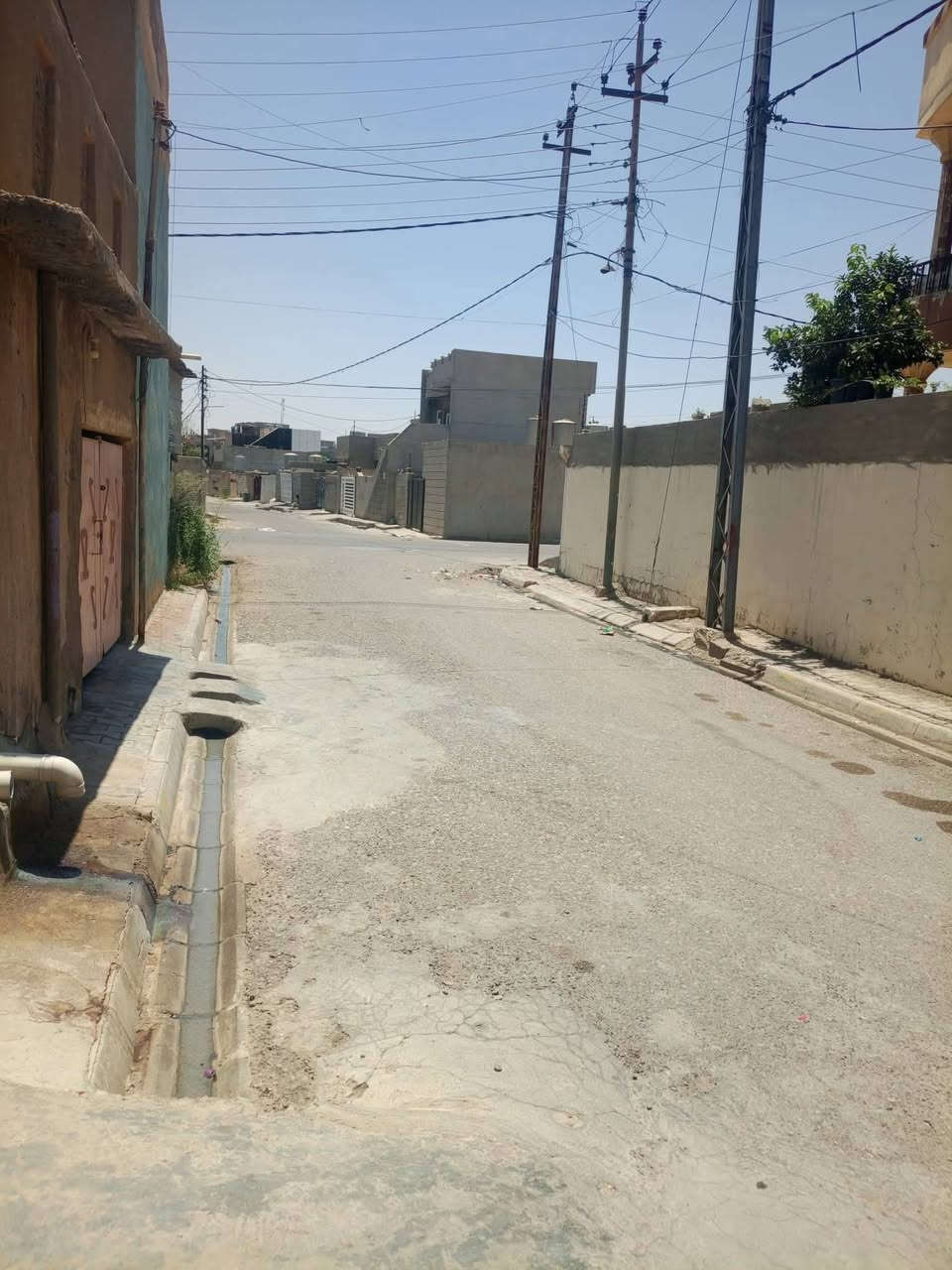 بيت للبيع مساحه 120 متر طابو خدمات فول موقع قرب حي الحجاج سعر 90 مليون بي مجال للاتصال ***********
