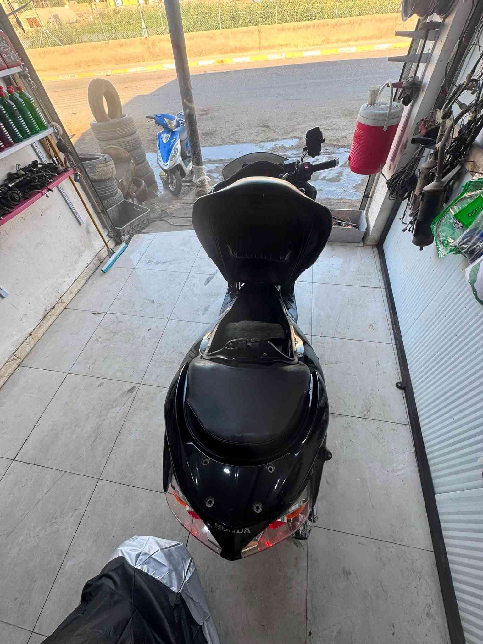 يا الله سلام عليكم فورزه 010كفاله عامه ماشيه 36الف مسجل اواكس كولب جنطه وفرشت جنطه ستان حساس مكينه بيضه دراجه نضافته90/100ما صارله 6اشهر نازله من الرمبه ترايك وين متريد وتفحض وين متريد مكان ناصريه قضاء رفاعي للستفسار التصال***********
