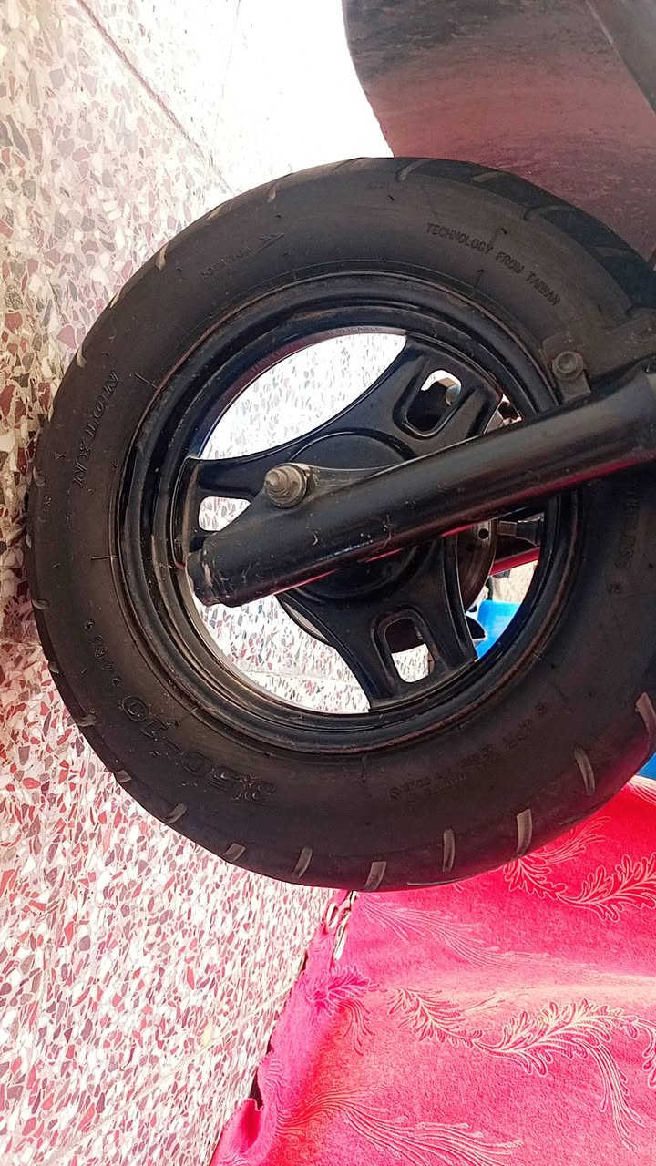 سلام عليكم دراجة هدرس حديث
دراجة كلشي مابيه نكره سلف اشاير يمنه يسره لايت عالي ناصي السعر 300بيه مجال بسيط *********** متواجد واتساب ماسنجر
