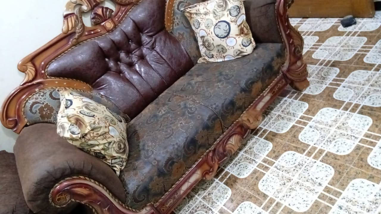 السلام عليكم
تخم قنفات رئاسي نضيف مابي خلل 
للبيع السعر 250 ألف وبي مجال قليل 
عنواني الدورة قرب جامع حاتم السعدون 
***********
