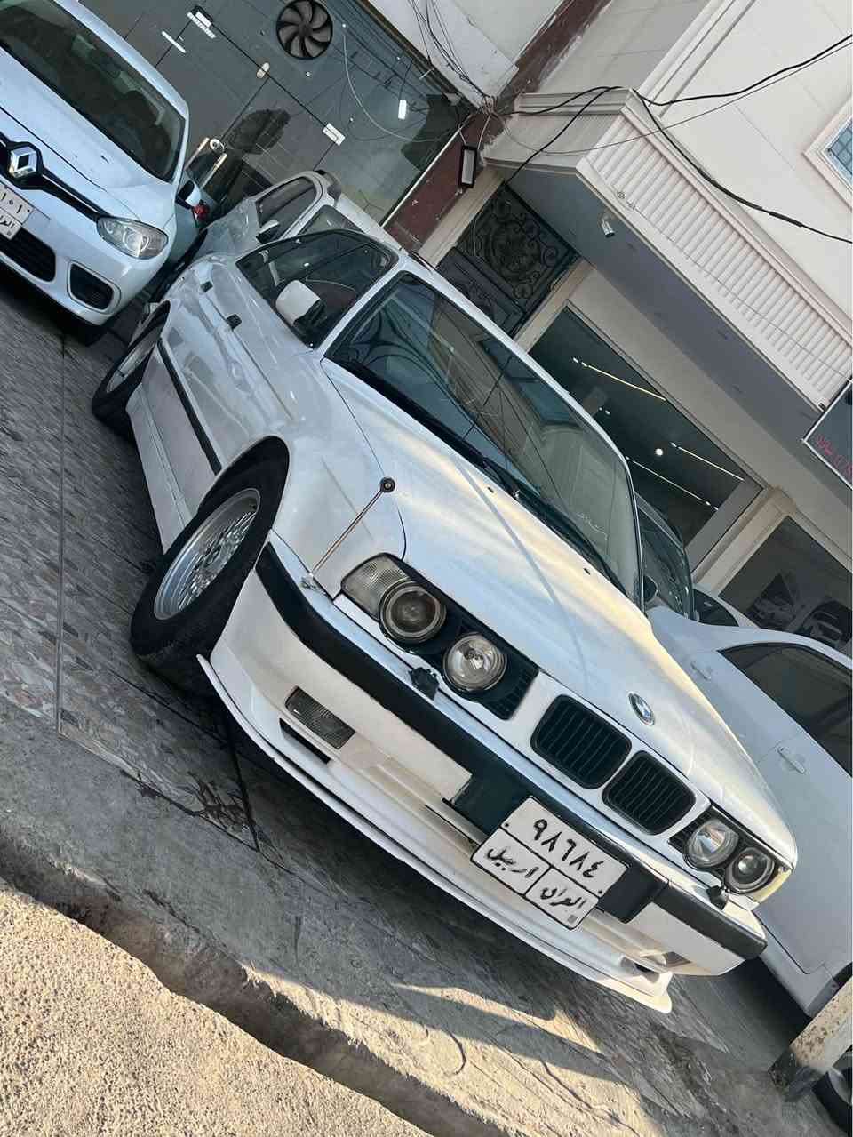موديل ١٩٩٢
گير مكينه بشرت
فولل فولل گير عادي 
چه كوچي پيوه نيه 
٤٠٠هه زاري غرامه له سه ره 
بوياغ نيه ١/٢بارجه ي به س به مپه 
جركه ي تيدانيه 
***********واتساب فايبر أربيل, العراق

نص مكتوب في الصور:
- *********** *********** مأم ئاراس